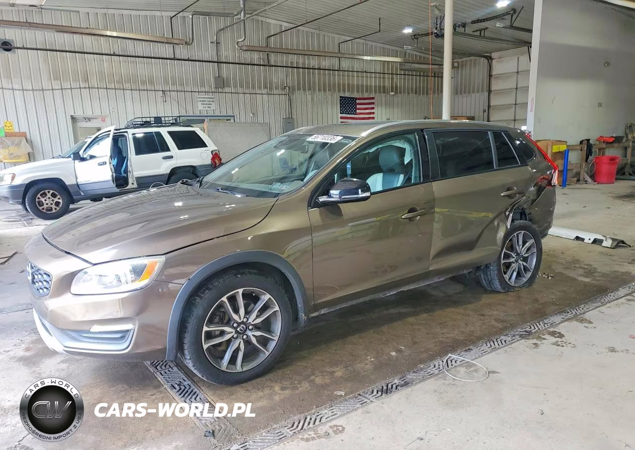 2016 Volvo V60 Cross Country Premier