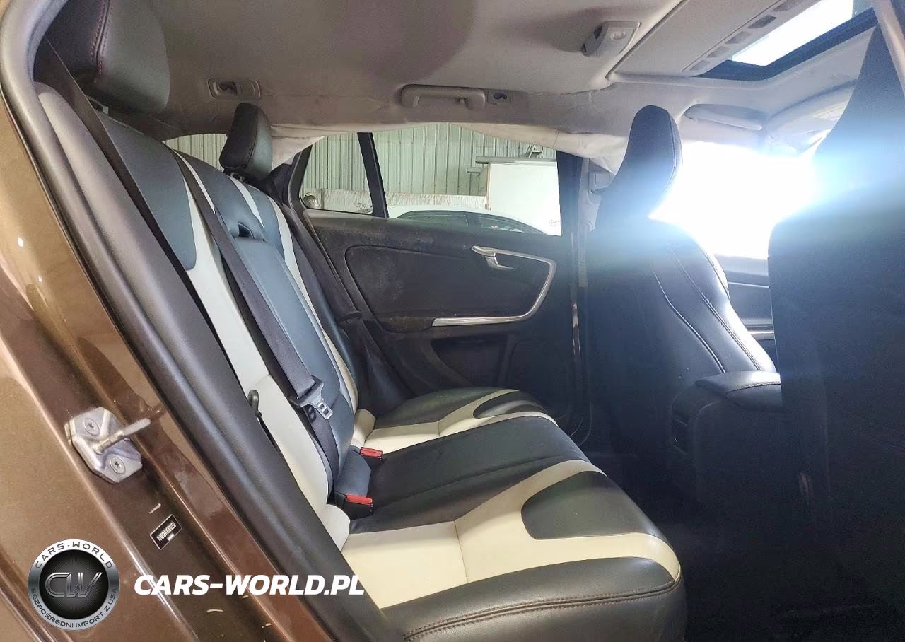 2016 Volvo V60 Cross Country Premier VIN:YV4612HKXG1012232 - 10