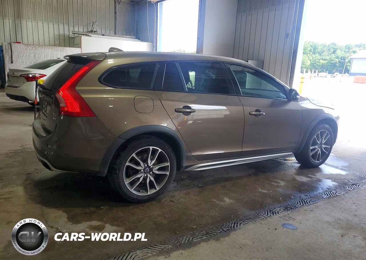 2016 Volvo V60 Cross Country Premier VIN:YV4612HKXG1012232 - 3