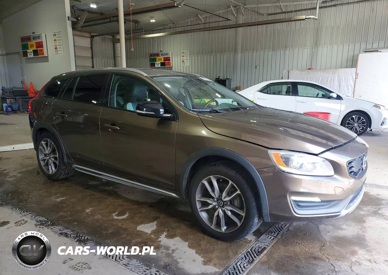 2016 Volvo V60 Cross Country Premier VIN:YV4612HKXG1012232 - 4