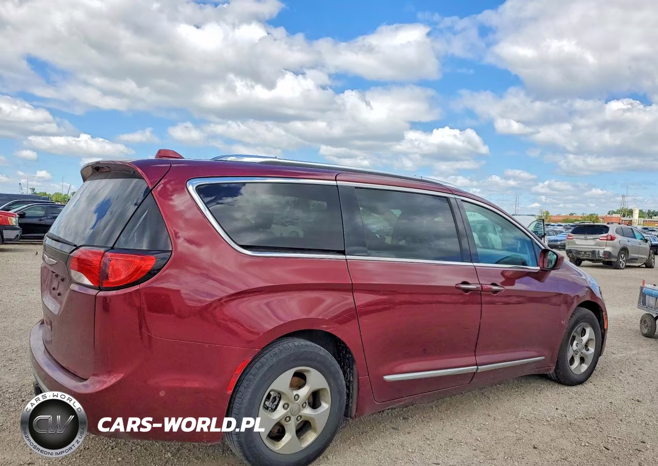 2017 Chrysler Pacifica Touring L Plus VIN:2C4RC1EG5HR594659 - 3