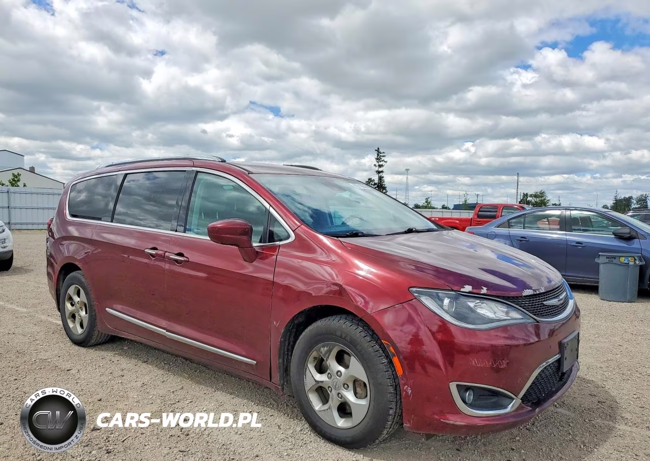 2017 Chrysler Pacifica Touring L Plus VIN:2C4RC1EG5HR594659 - 4