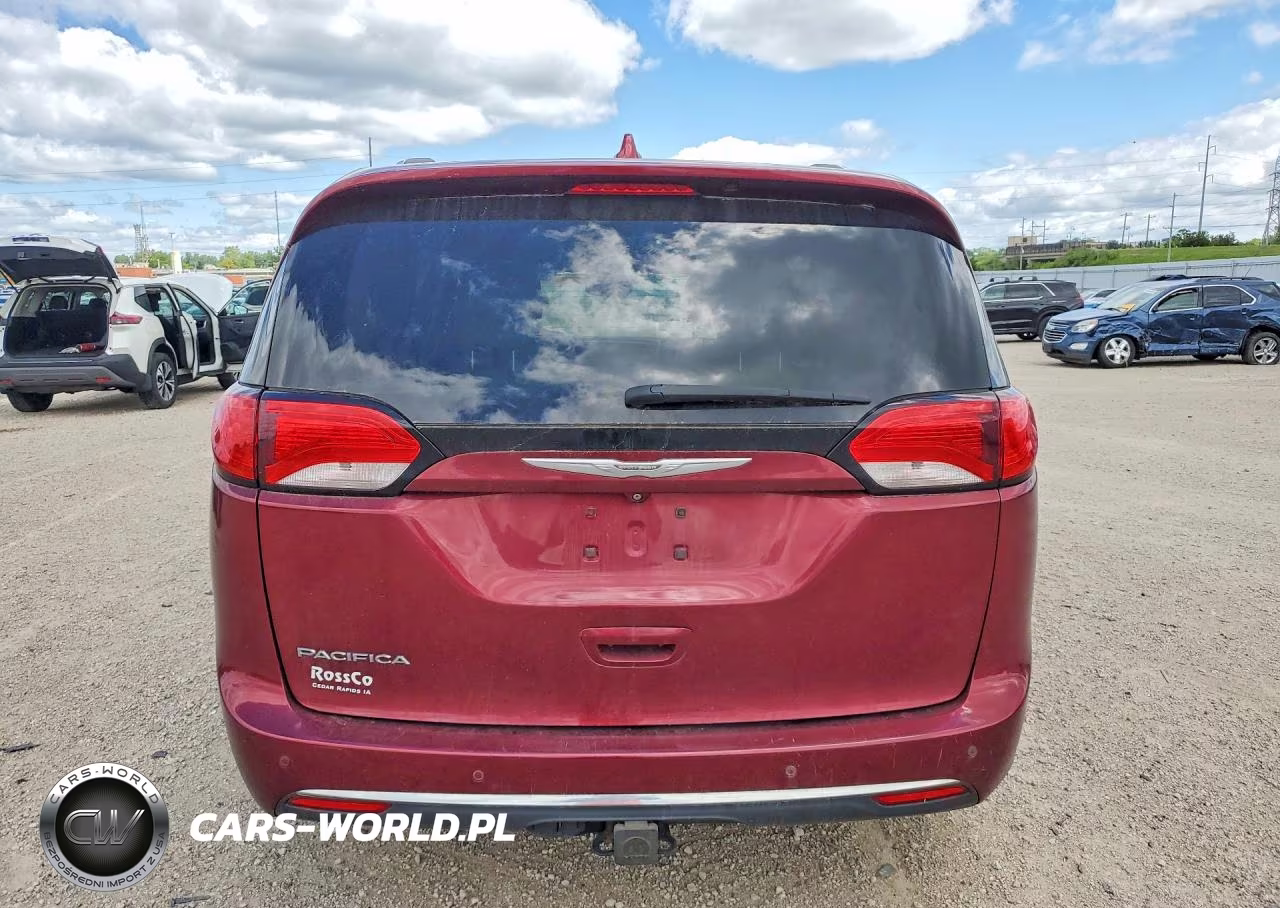 2017 Chrysler Pacifica Touring L Plus VIN:2C4RC1EG5HR594659 - 6