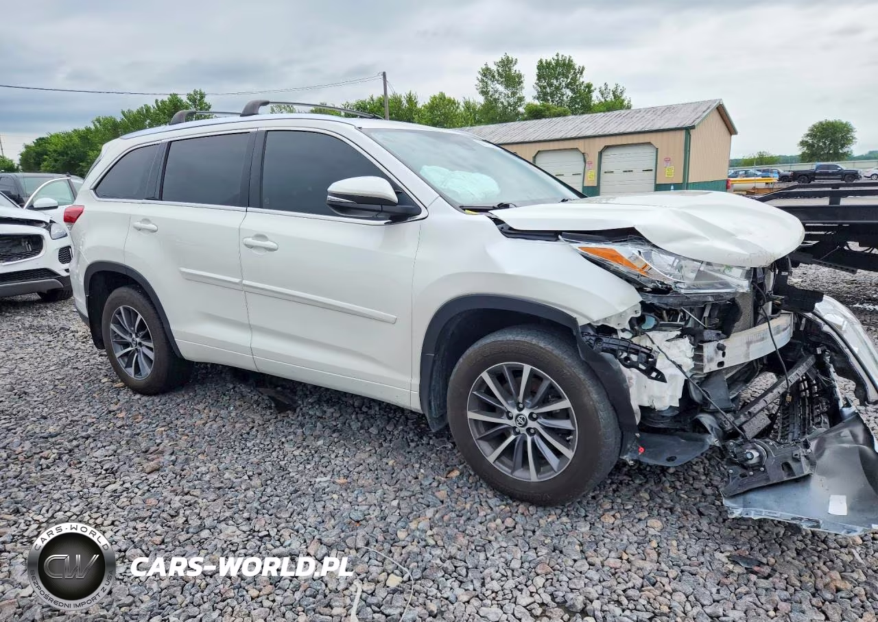 2018 Toyota Highlander Xle VIN:5TDJZRFH6JS540950 - 4