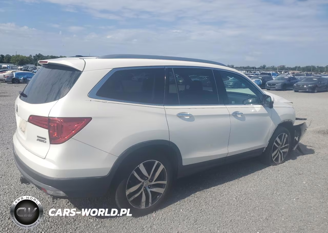 2017 Honda Pilot Touring VIN:5FNYF6H99HB083125 - 3
