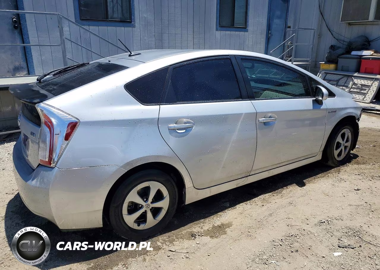 2013 Toyota Prius Four VIN:JTDKN3DU4D1645260 - 3