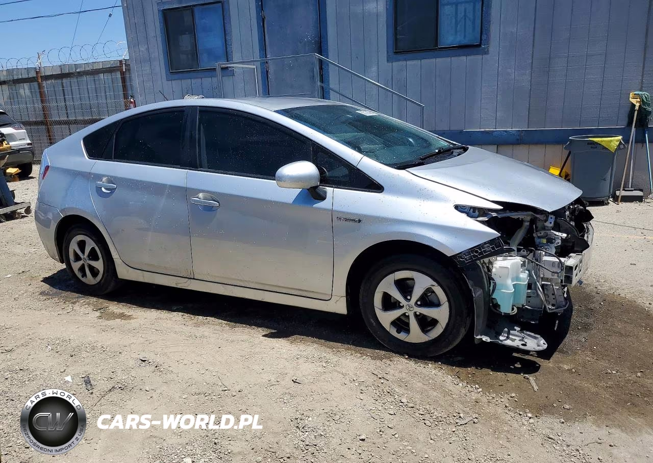 2013 Toyota Prius Four VIN:JTDKN3DU4D1645260 - 4