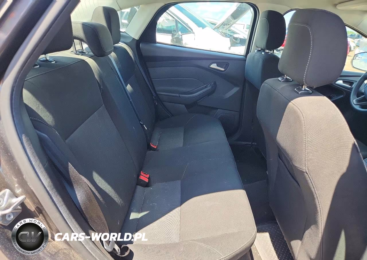 2018 Ford Focus Se VIN:1FADP3F24JL203826 - 10