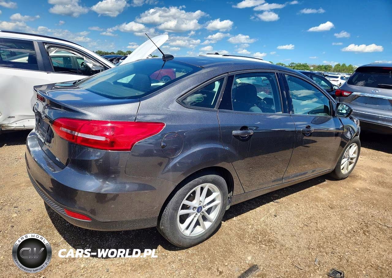 2018 Ford Focus Se VIN:1FADP3F24JL203826 - 3