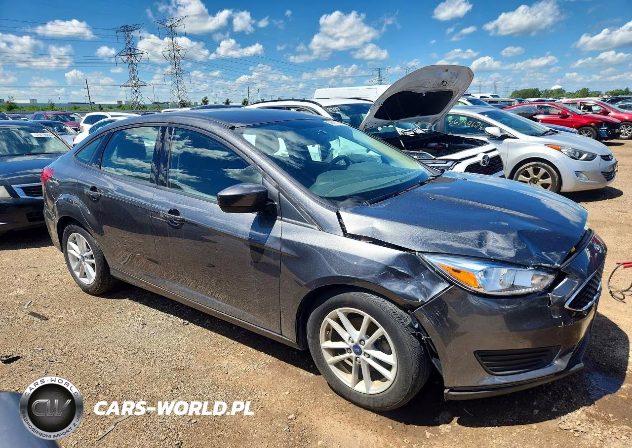 2018 Ford Focus Se VIN:1FADP3F24JL203826 - 4