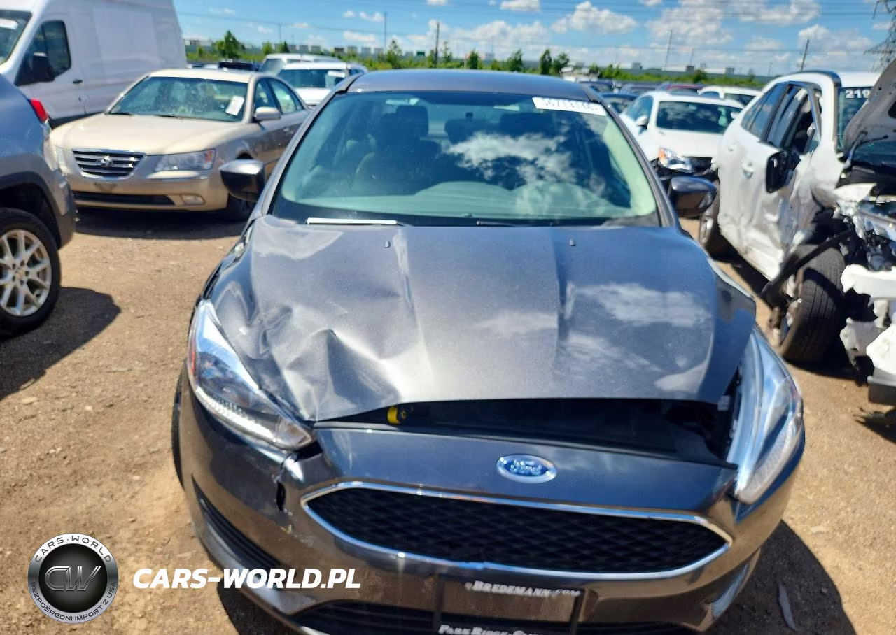 2018 Ford Focus Se VIN:1FADP3F24JL203826 - 5