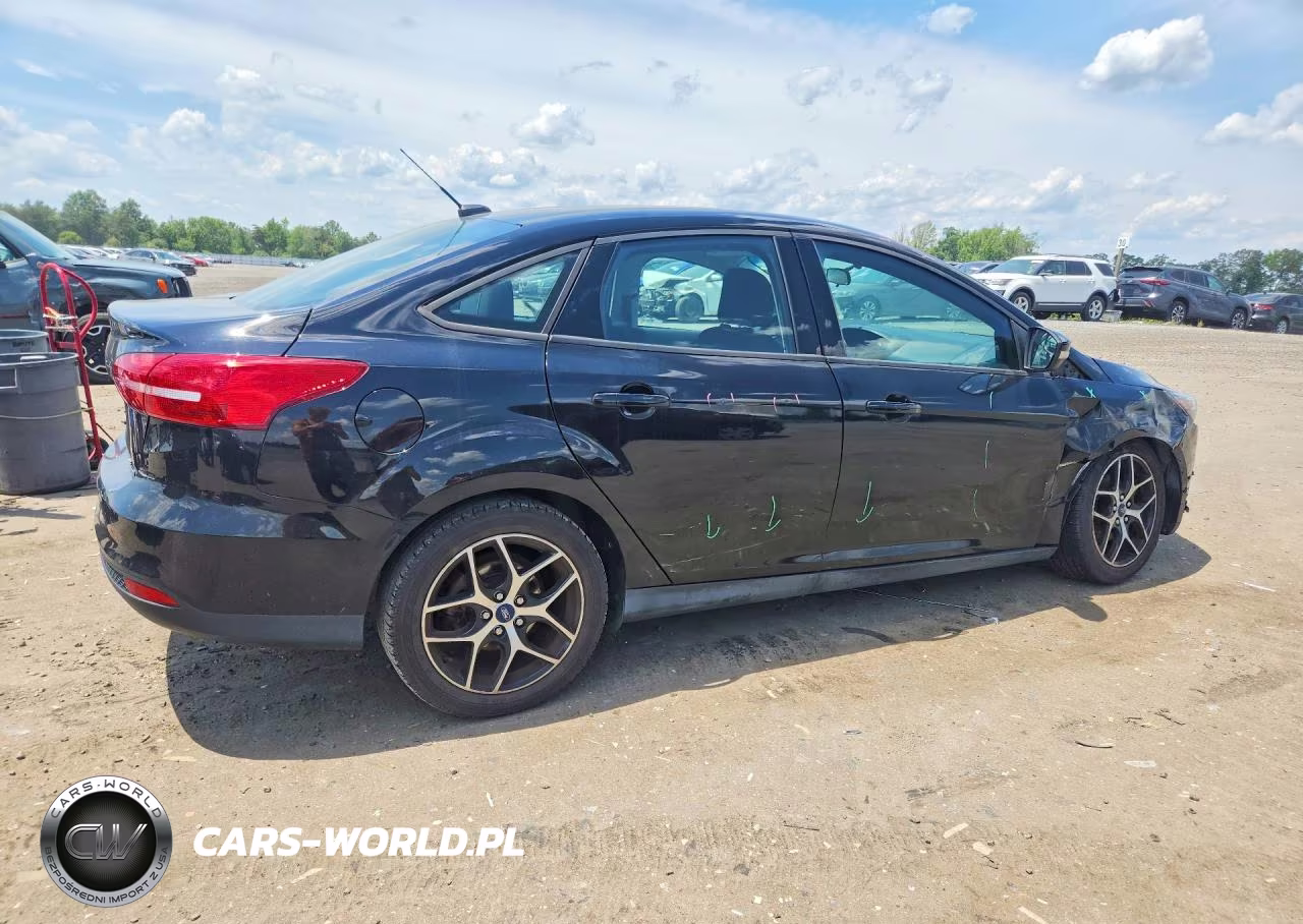 2017 Ford Focus Se VIN:1FADP3FE5HL275865 - 3