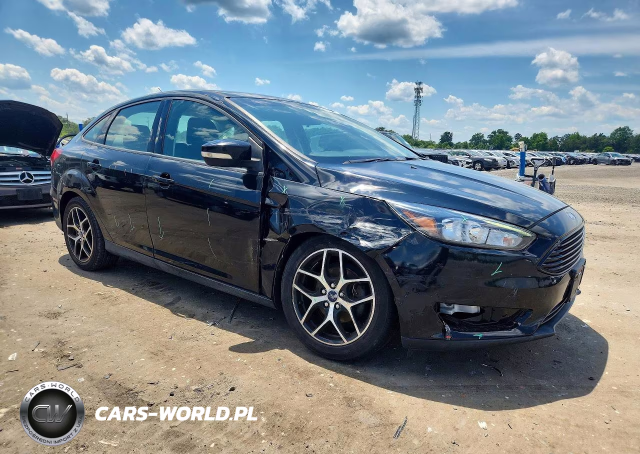 2017 Ford Focus Se VIN:1FADP3FE5HL275865 - 4