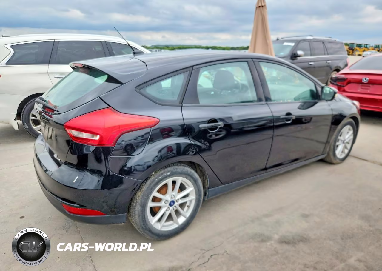 2015 Ford Focus Se VIN:1FADP3K23FL377092 - 3