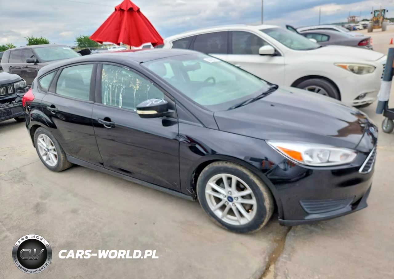 2015 Ford Focus Se VIN:1FADP3K23FL377092 - 4
