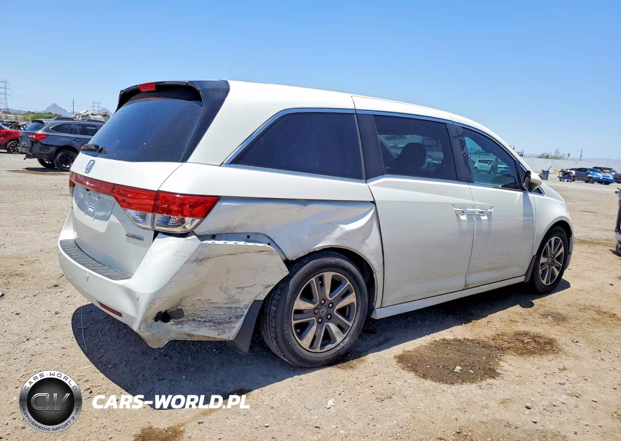 2017 Honda Odyssey Touring VIN:5FNRL5H98HB000694 - 3