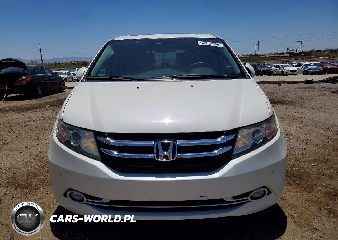 2017 Honda Odyssey Touring VIN:5FNRL5H98HB000694 - 5