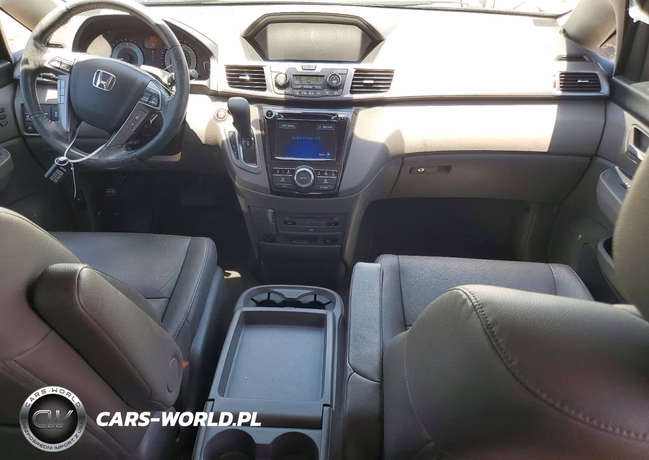2017 Honda Odyssey Touring VIN:5FNRL5H98HB000694 - 8