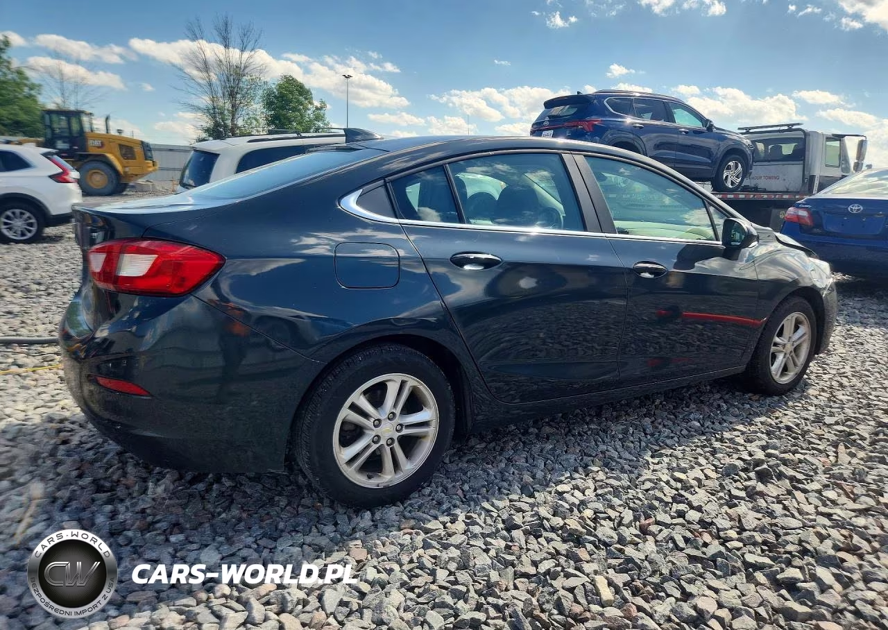 2018 Chevrolet Cruze Lt VIN:1G1BE5SM0J7190326 - 3