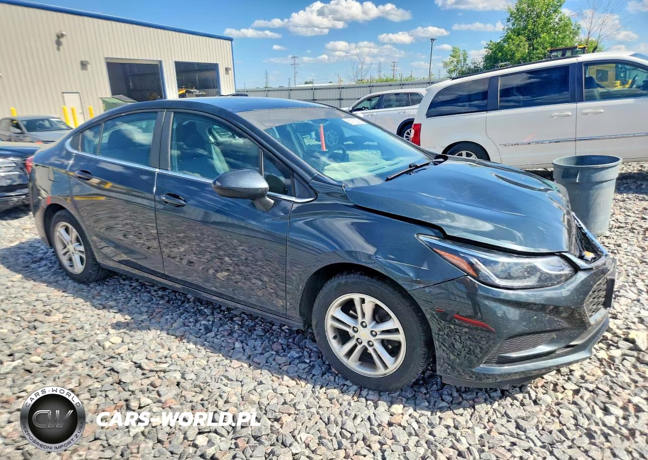 2018 Chevrolet Cruze Lt VIN:1G1BE5SM0J7190326 - 4