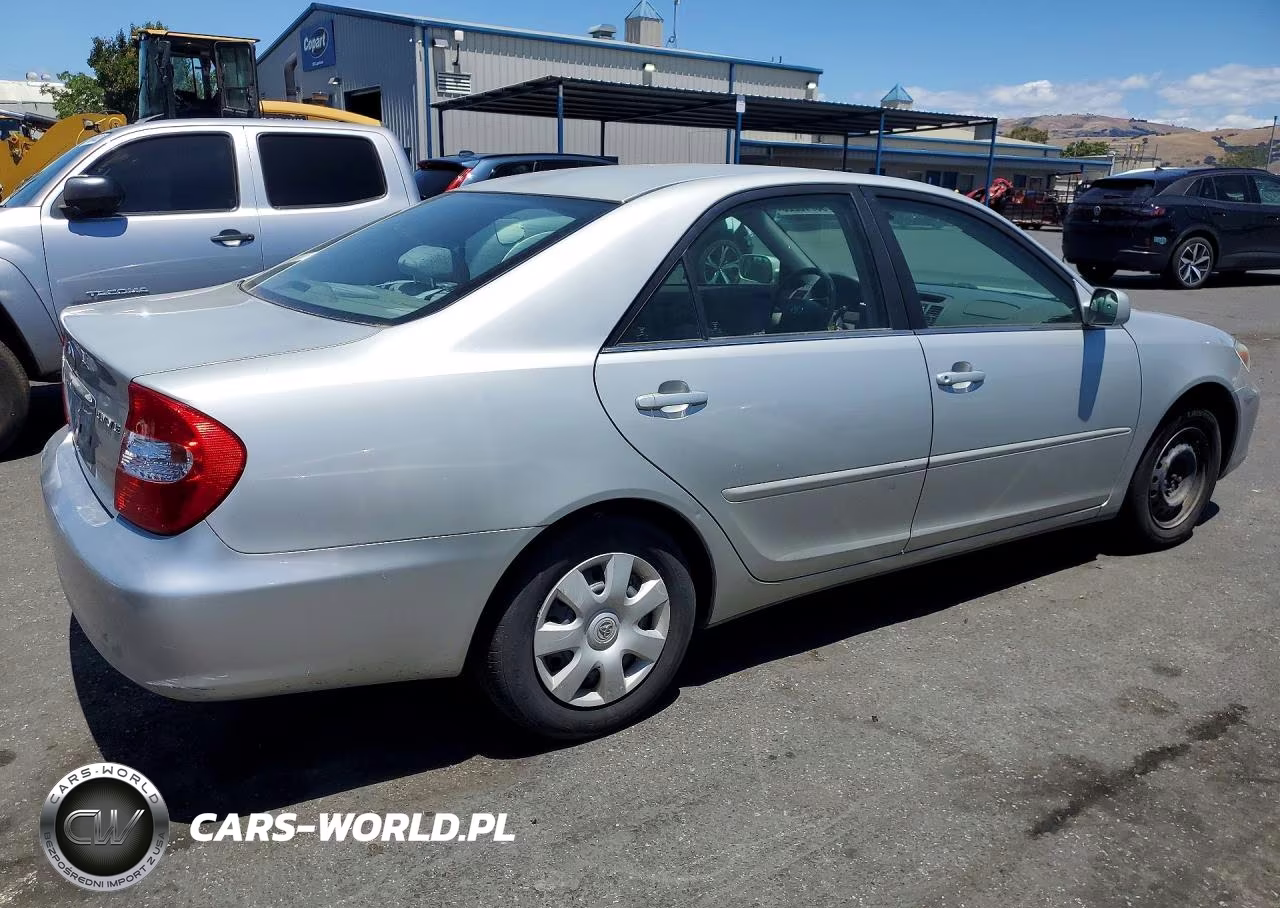 2003 Toyota Camry Le VIN:4T1BE32K63U715643 - 3