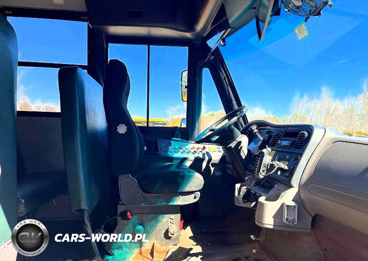 2015 Freightliner Chassis B2B VIN:4UZABRDU9FCFW9516 - 5