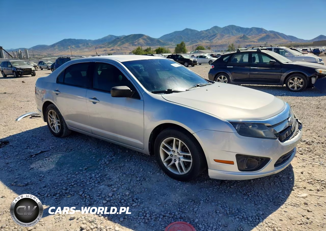 2010 Ford Fusion S VIN:3FAHP0GA3AR395151 - 4