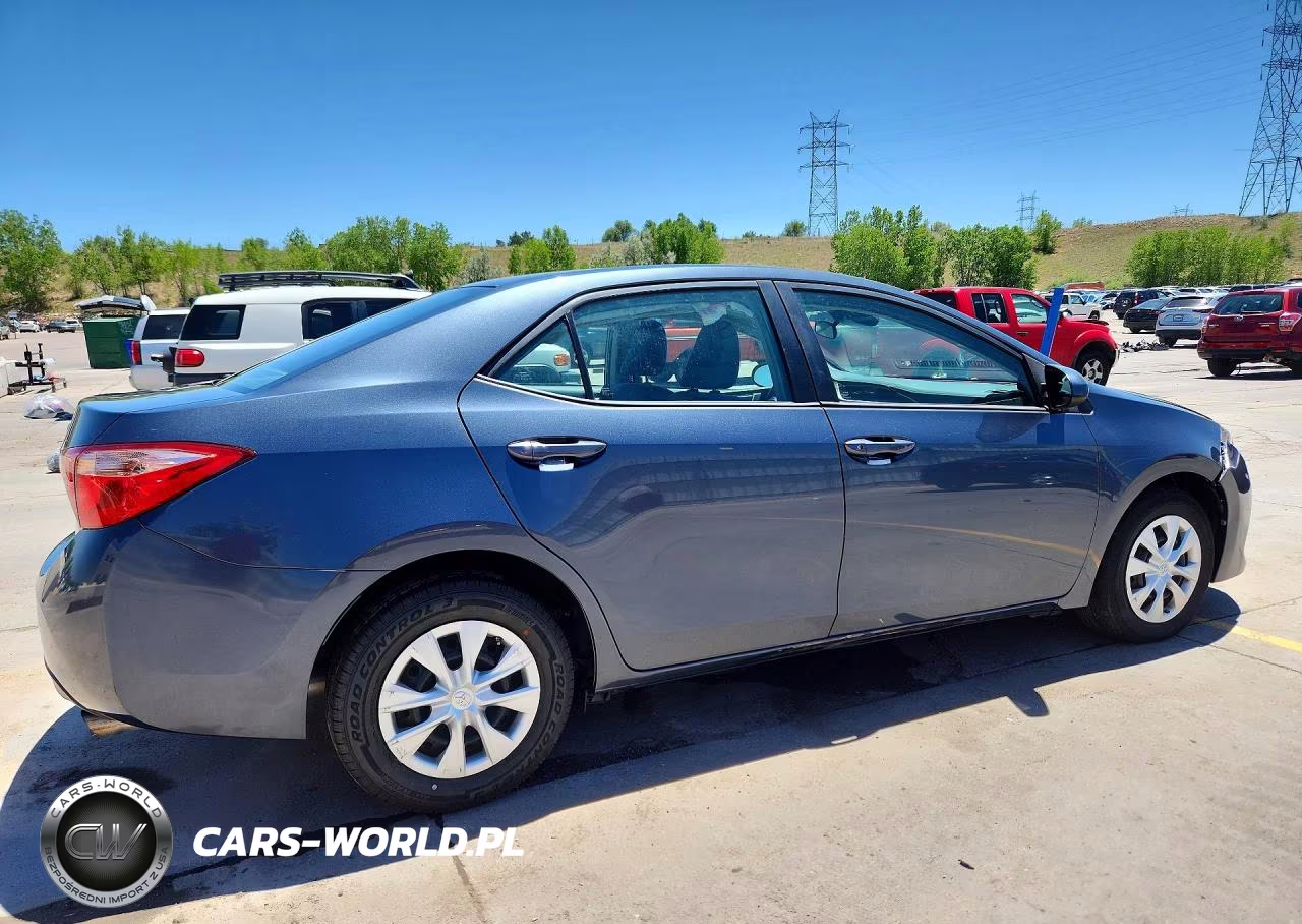 2018 Toyota Corolla L VIN:2T1BURHE1JC048356 - 3
