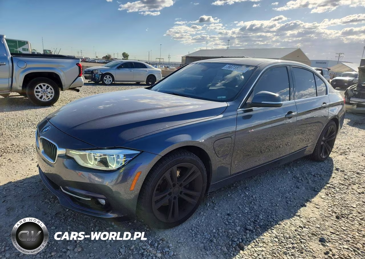 2018 BMW 330E – zdjęcie 1 z 12