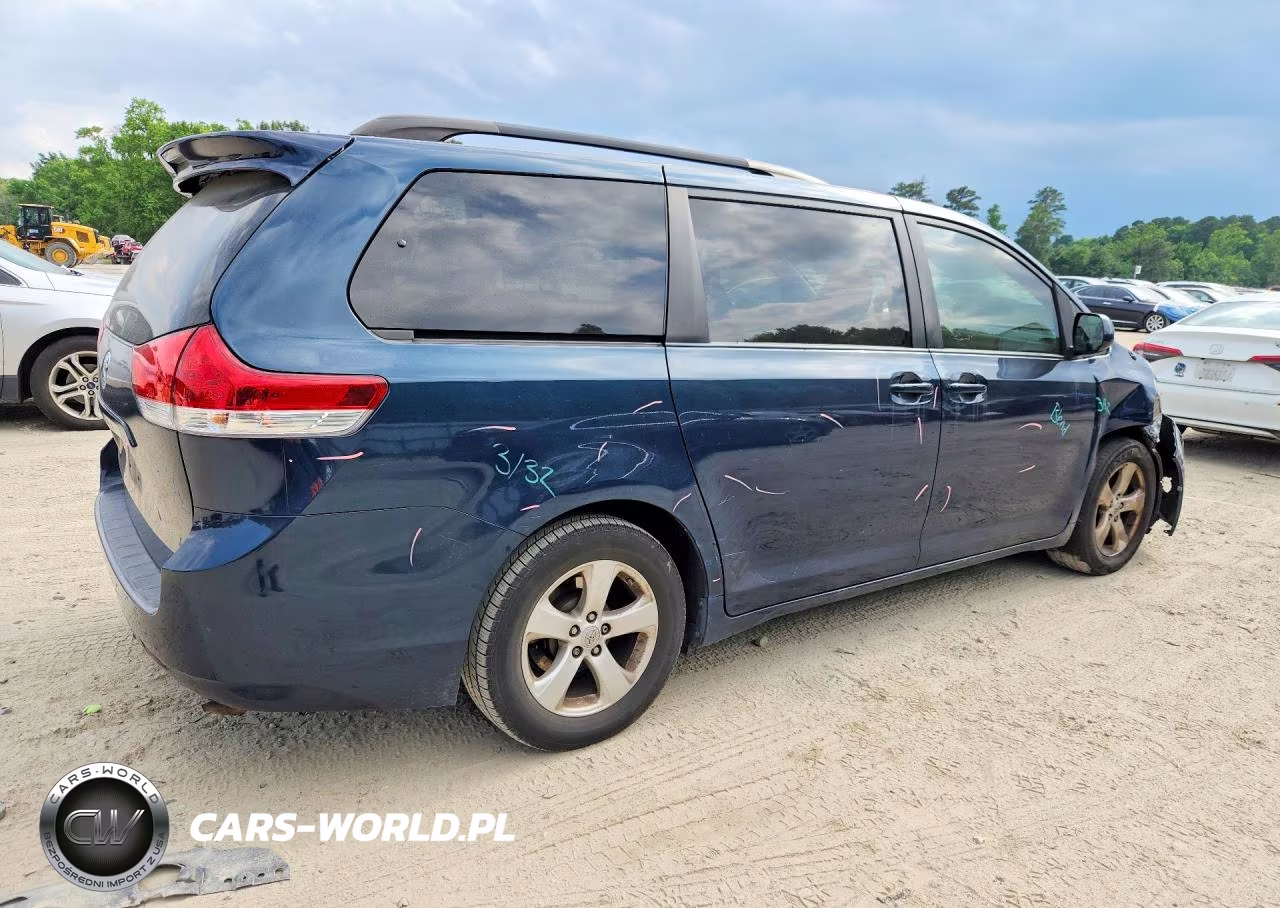 2011 Toyota Sienna Le VIN:5TDKK3DC0BS164681 - 3