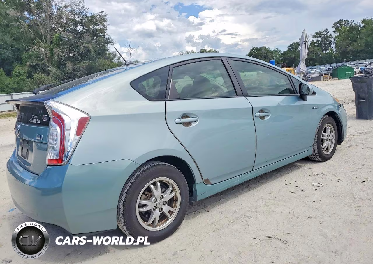 2014 Toyota Prius Three VIN:JTDKN3DU4E1818180 - 3