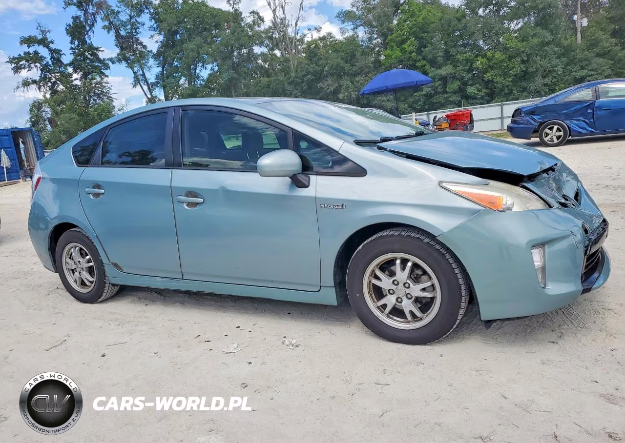 2014 Toyota Prius Three VIN:JTDKN3DU4E1818180 - 4