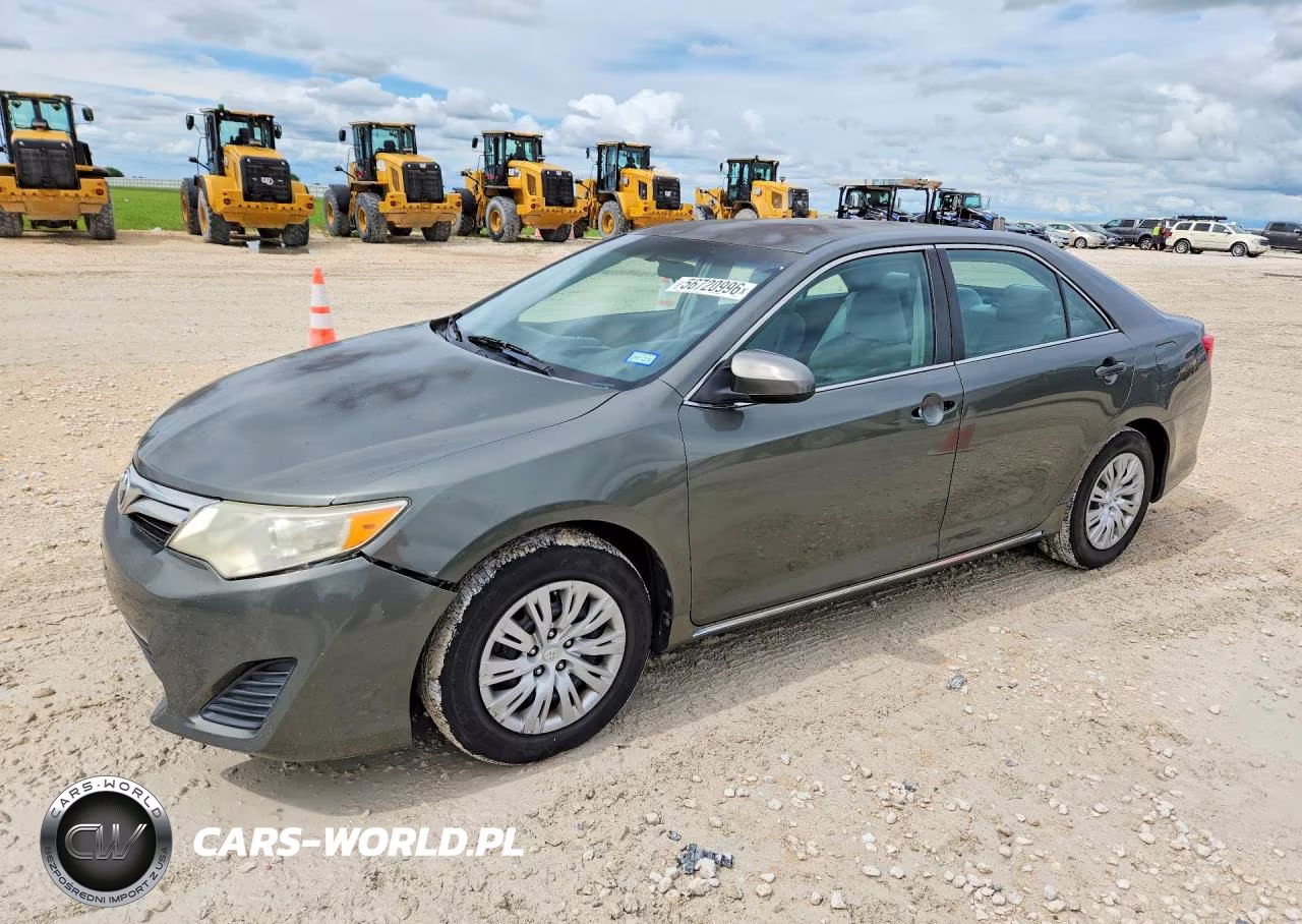2012 Toyota Camry Le – zdjęcie 1 z 12