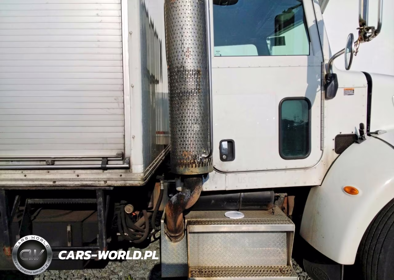 2008 Peterbilt 335 Box Truck VIN:2NPLHM7X08M760811 - 11