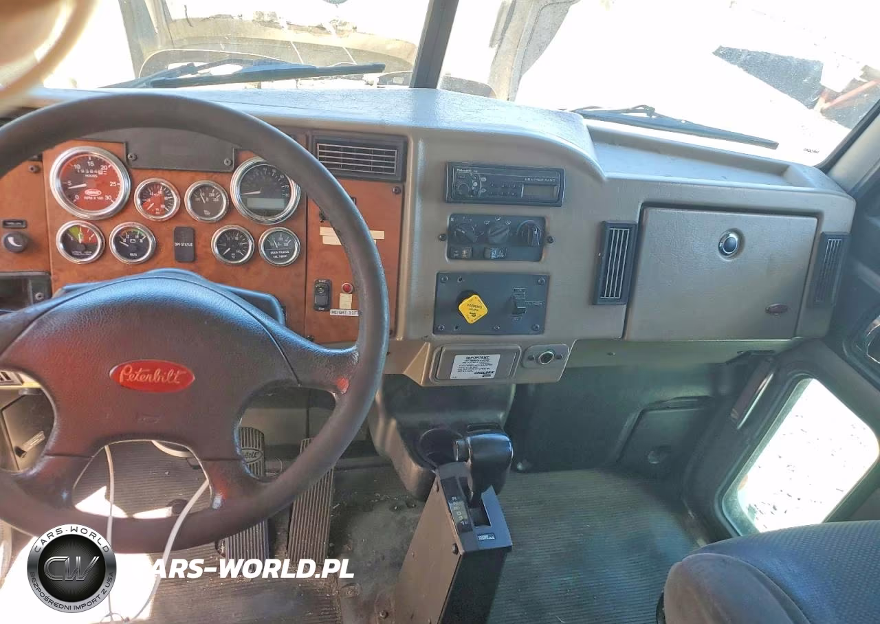 2008 Peterbilt 335 Box Truck VIN:2NPLHM7X08M760811 - 8