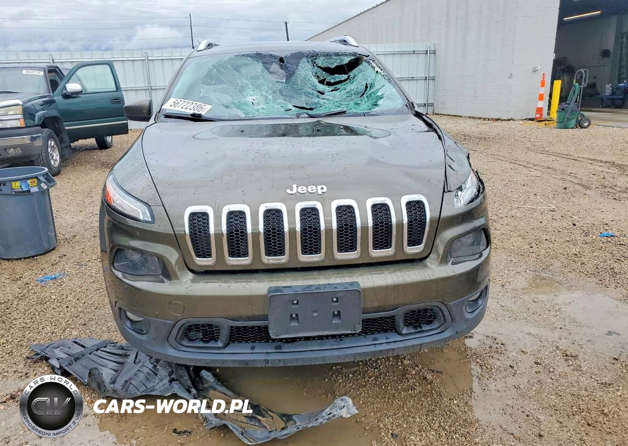 2015 Jeep Cherokee Latitude VIN:1C4PJMCB8FW505421 - 5