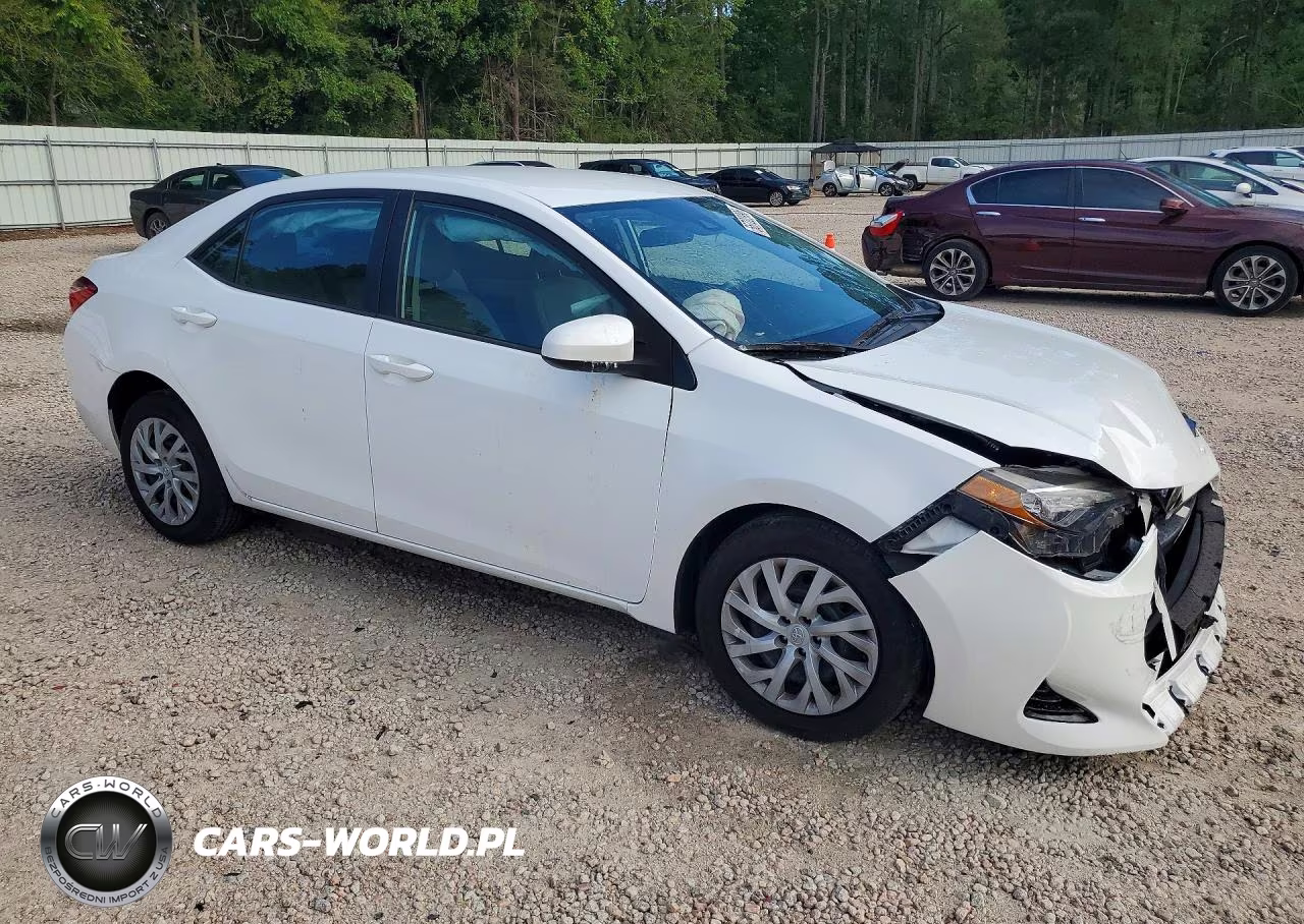 2017 Toyota Corolla Le VIN:2T1BURHE5HC852329 - 4