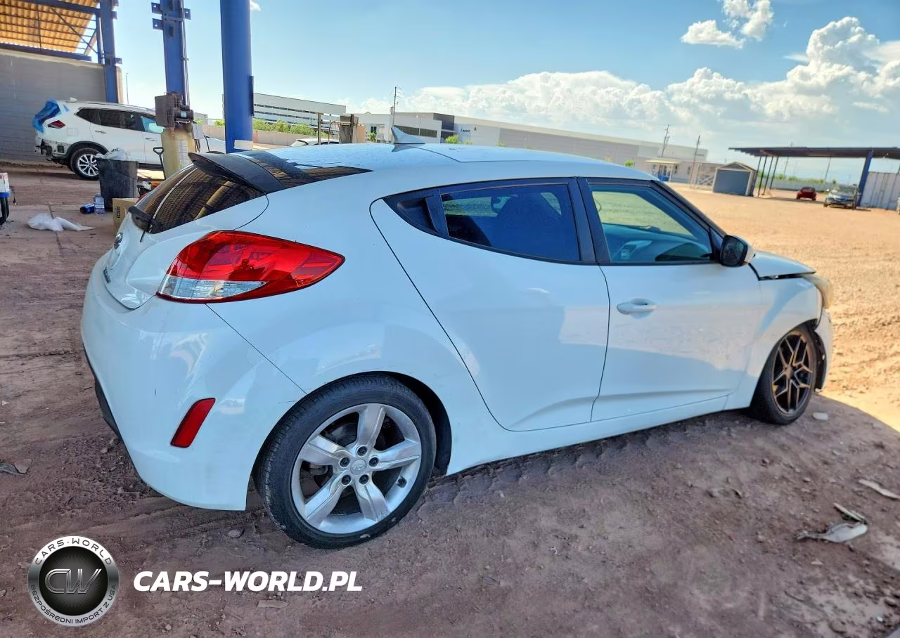 2015 Hyundai Veloster Base VIN:KMHTC6AD6FU230874 - 3