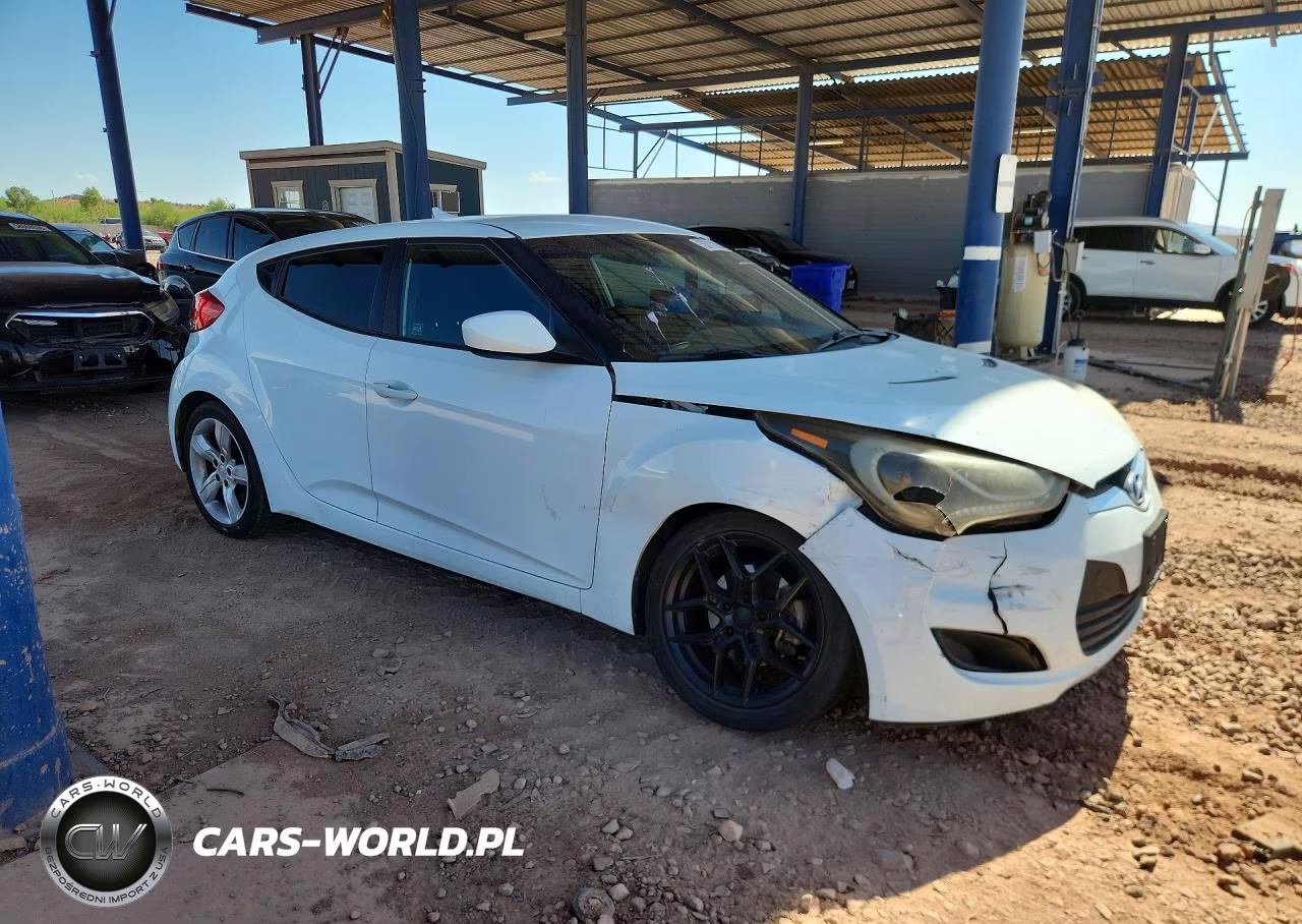 2015 Hyundai Veloster Base VIN:KMHTC6AD6FU230874 - 4