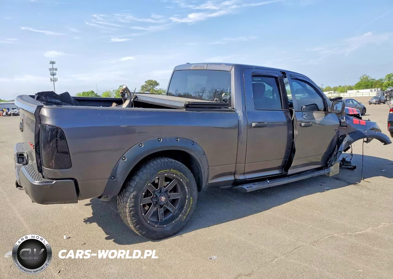 2019 Ram 1500 Classic Tradesman VIN:1C6RR7FT3KS511823 - 3