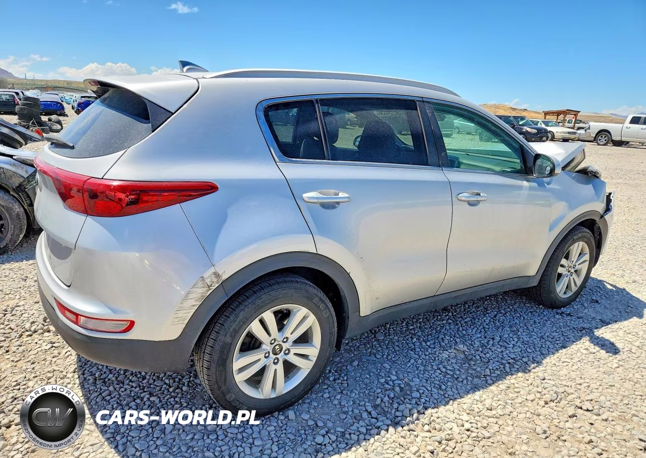 2018 Kia Sportage Lx VIN:KNDPM3ACXJ7320240 - 3