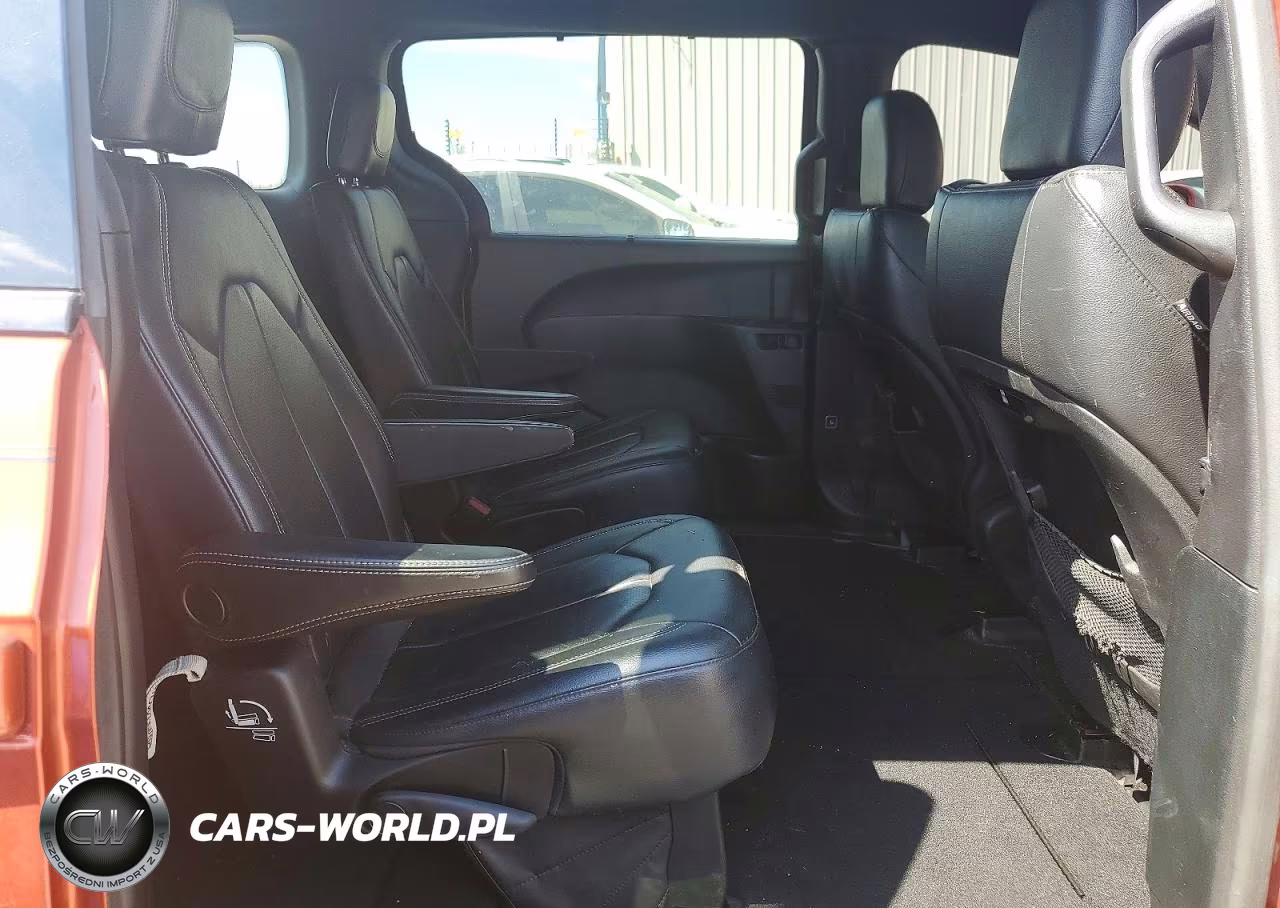 2018 Chrysler Pacifica Touring L VIN:2C4RC1BGXJR187320 - 11