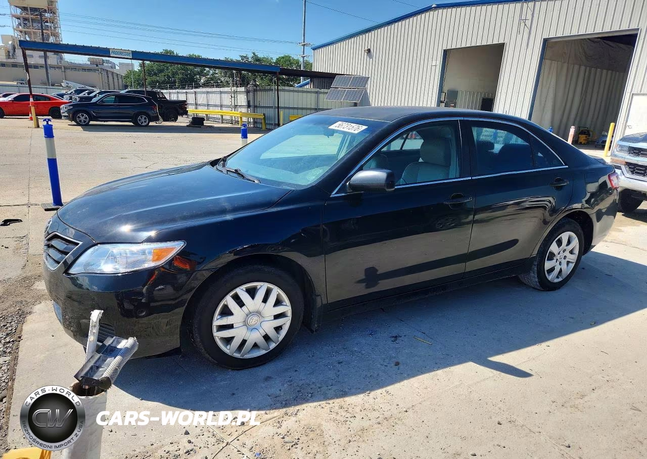 2010 Toyota Camry Le – zdjęcie 1 z 12