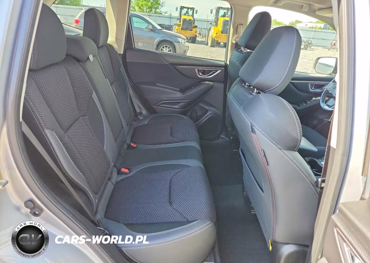 2019 Subaru Forester Premium VIN:JF2SKAECXKH470618 - 10