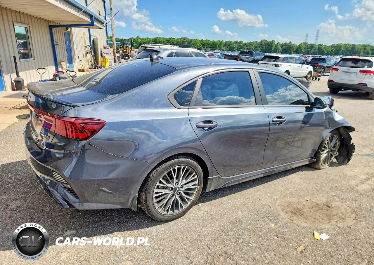2023 Kia Forte Gt Line VIN:3KPF54AD1PE582499 - 3