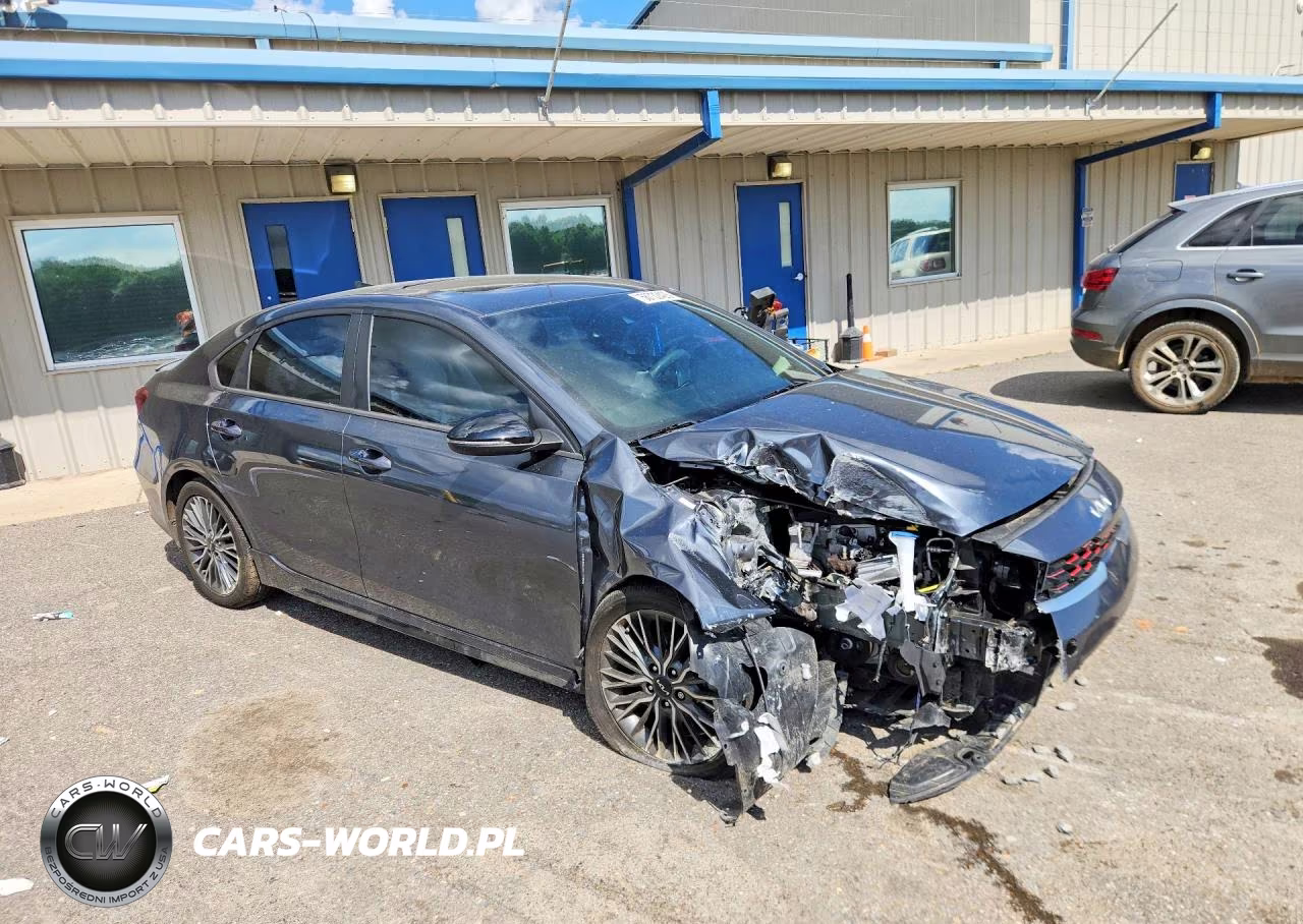 2023 Kia Forte Gt Line VIN:3KPF54AD1PE582499 - 4