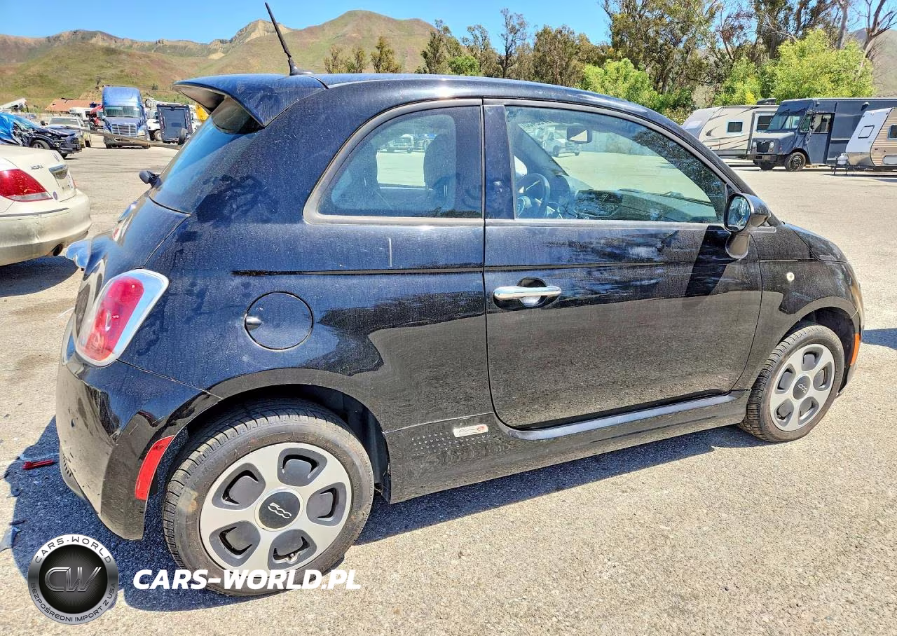 2015 Fiat 500 Electric VIN:3C3CFFGE9FT667049 - 3