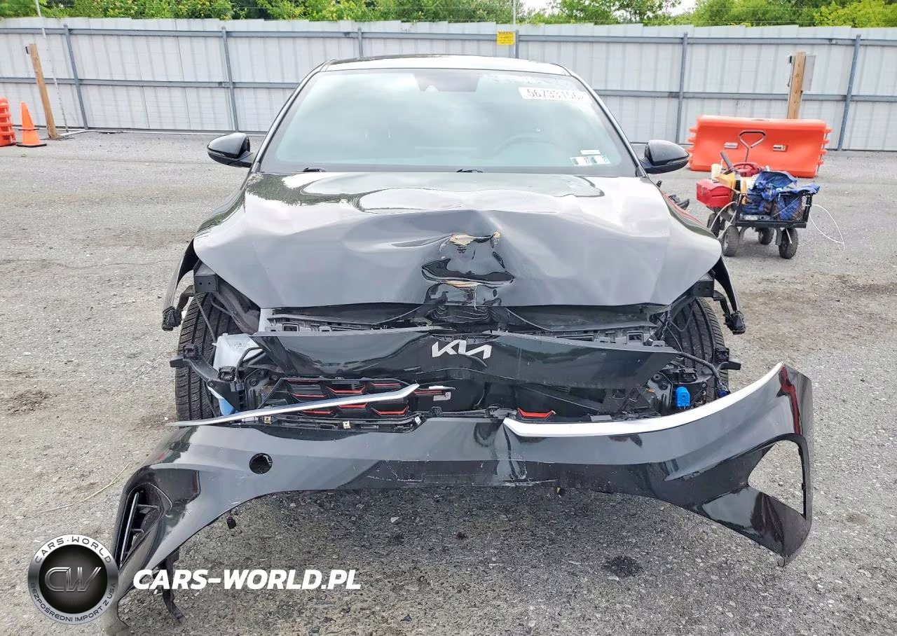 2023 Kia Forte Gt Line VIN:3KPF54AD1PE529141 - 5