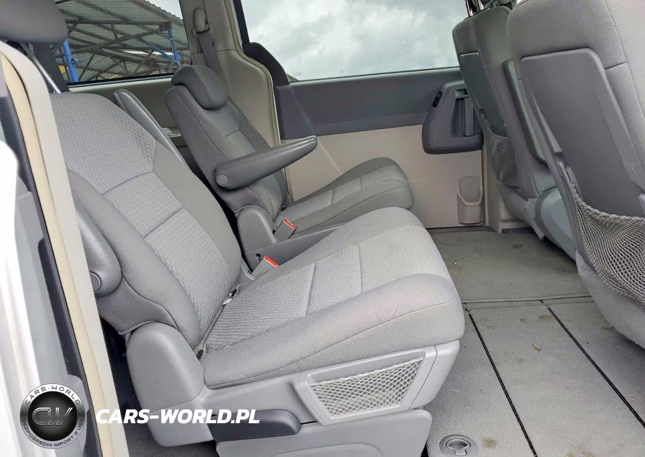 2010 Chrysler Town & Country Touring VIN:2A4RR5D10AR420968 - 10