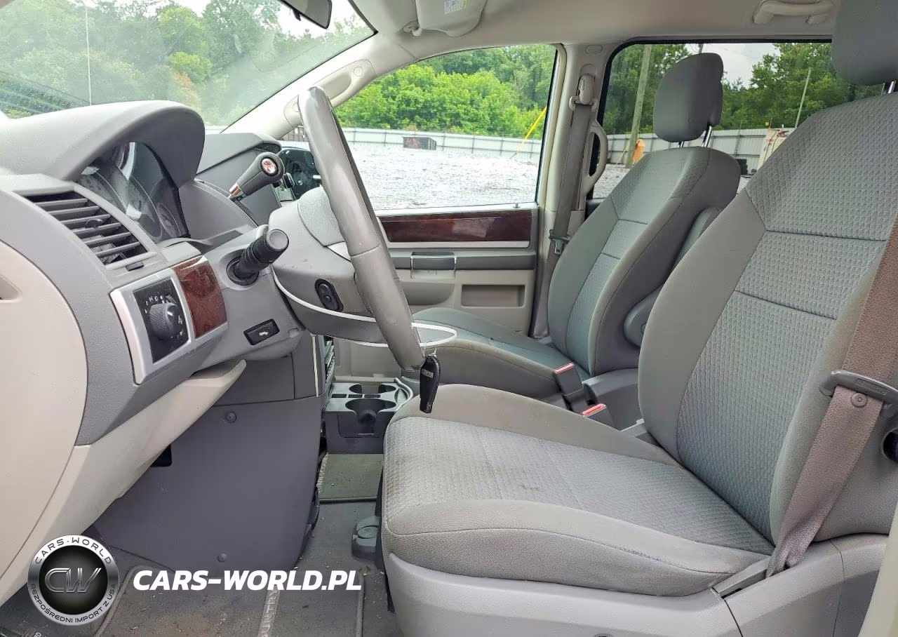 2010 Chrysler Town & Country Touring VIN:2A4RR5D10AR420968 - 7
